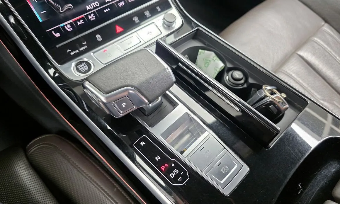 Audi A8 — фото 10