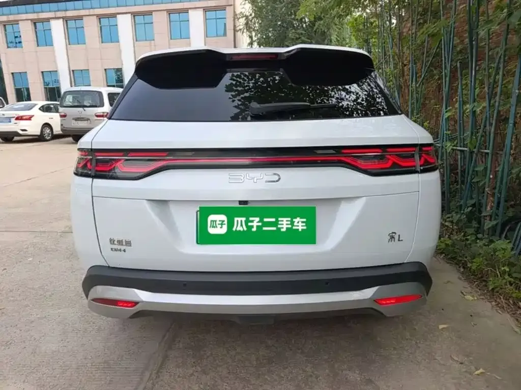 BYD L DM-i — фото 9