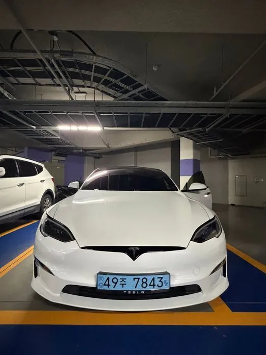Tesla Model S — фото 1