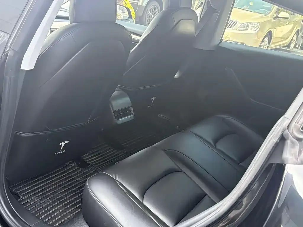 Tesla Model 3 — фото 6