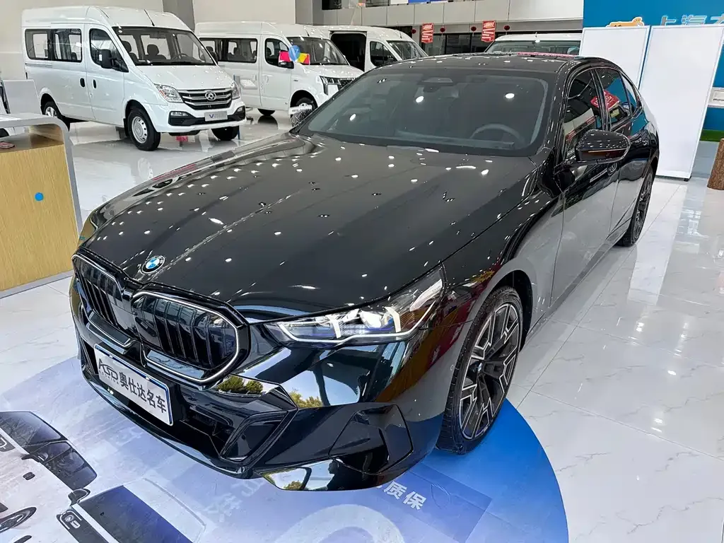 BMW 5 Series — фото 1