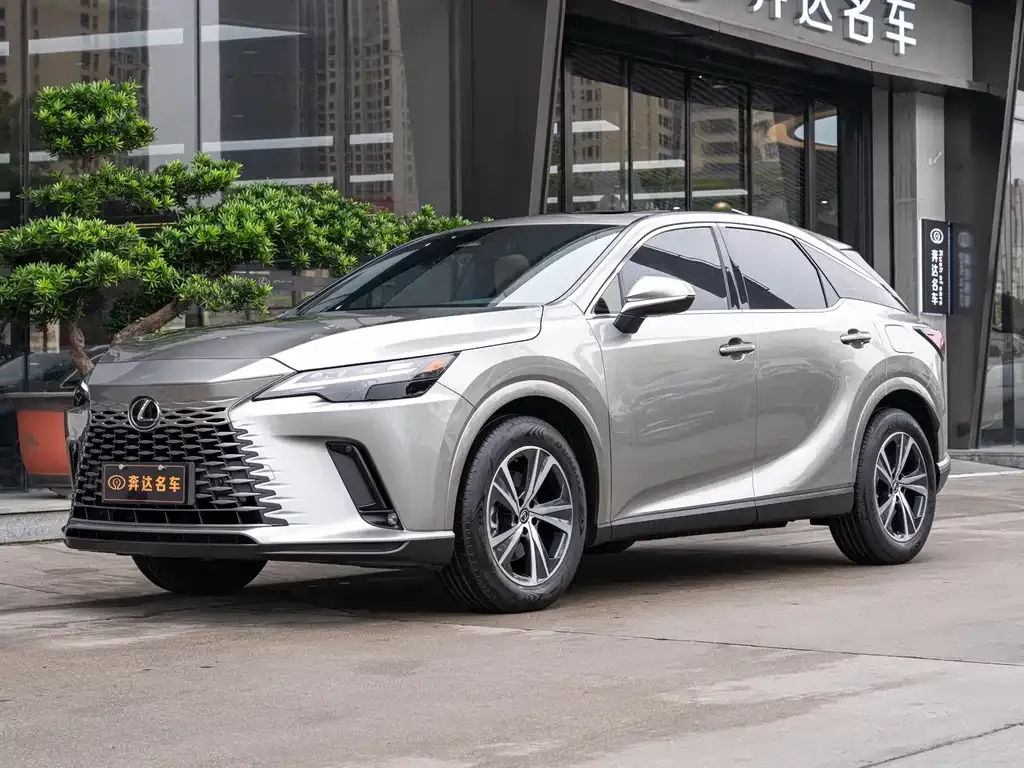 Lexus RX — фото 1