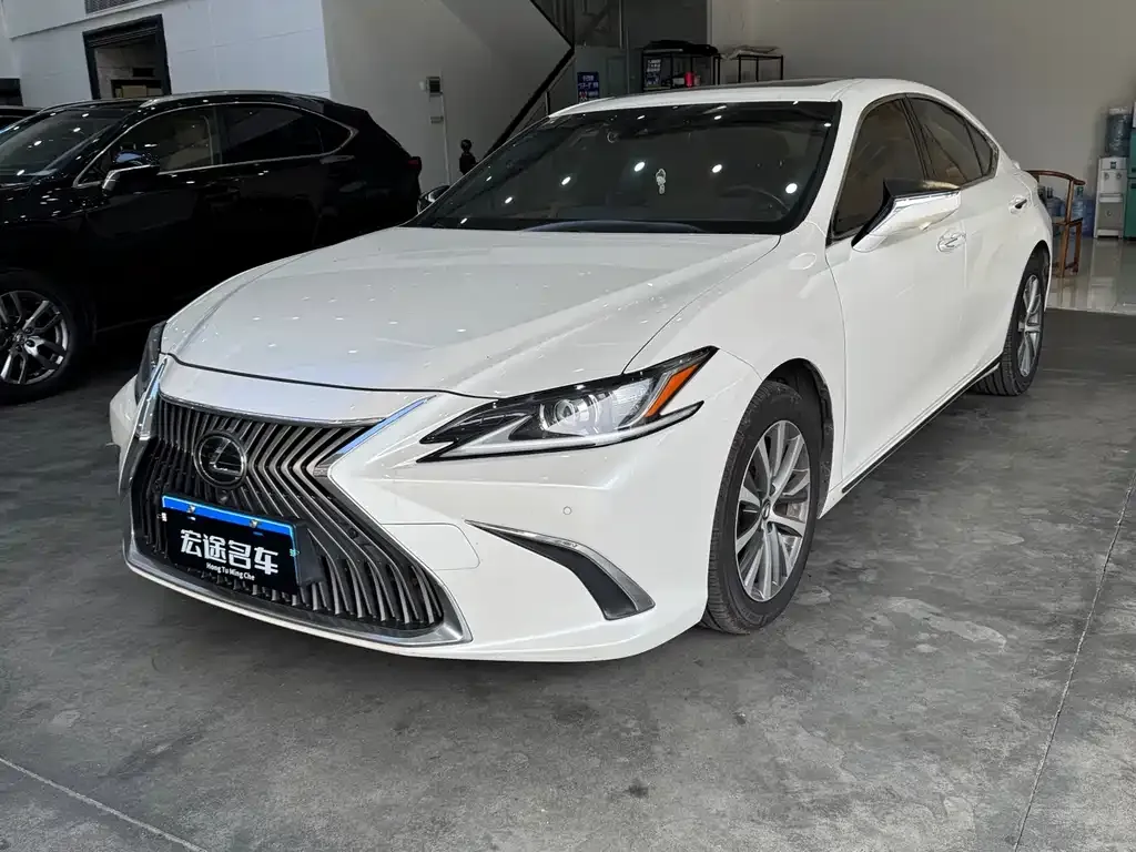Lexus ES — фото 1