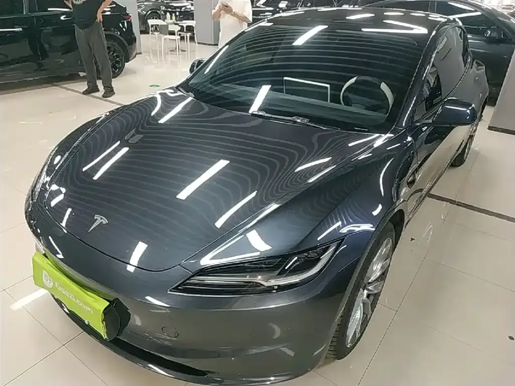 Tesla Model 3 — фото 1