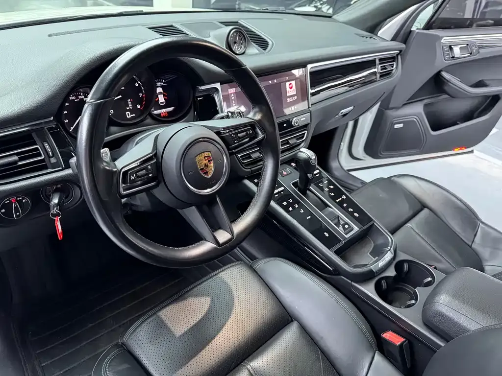 Porsche Macan — фото 9
