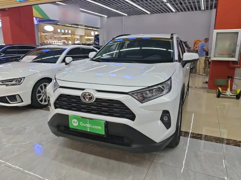 Toyota RAV4 — фото 9