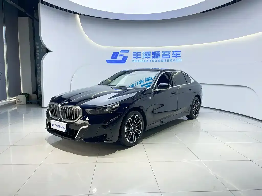 BMW 5 Series — фото 1