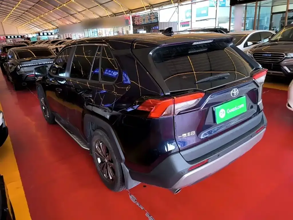 Toyota RAV4 — фото 7
