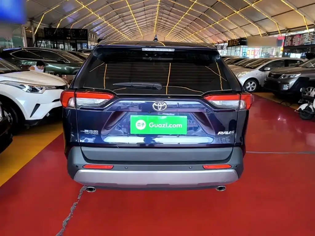 Toyota RAV4 — фото 10