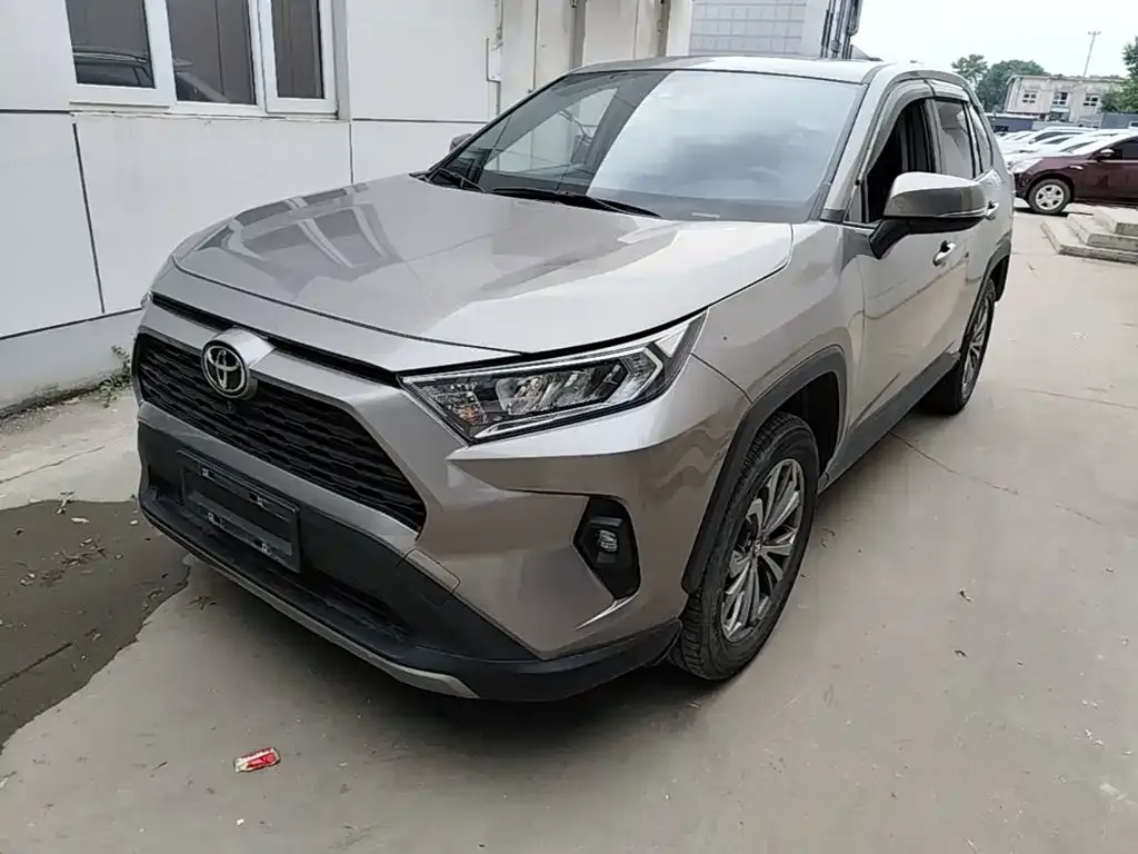 Toyota RAV4 — фото 1