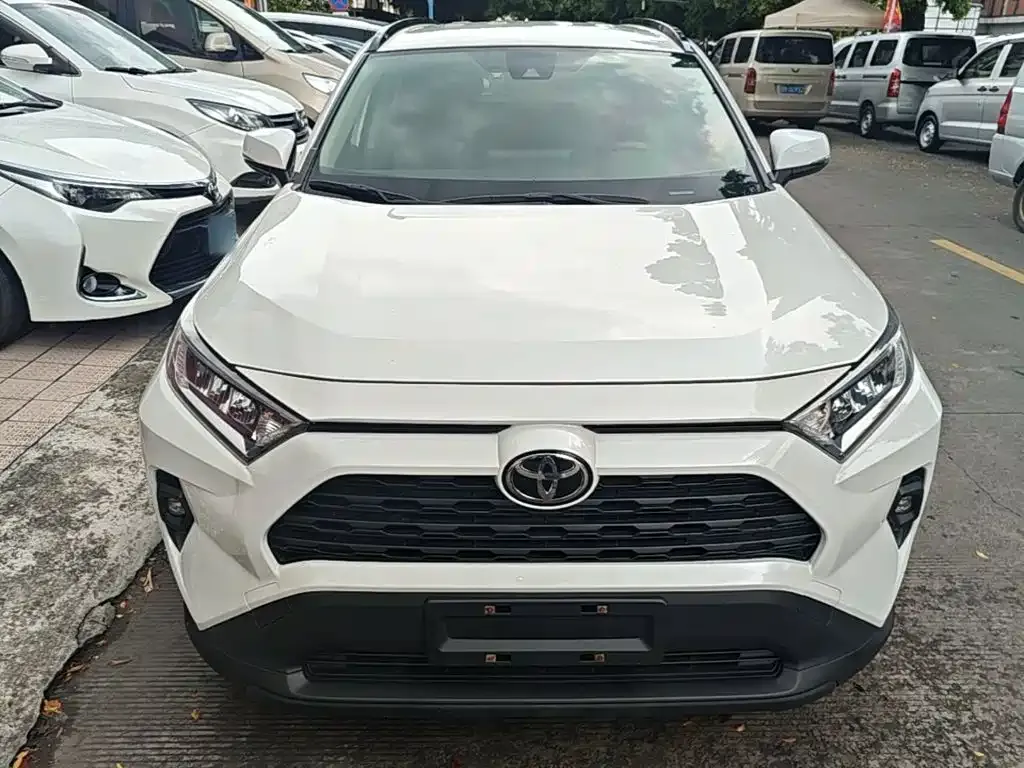 Toyota RAV4 — фото 4