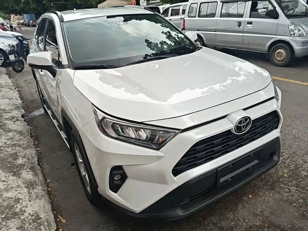 Toyota RAV4 — фото 5