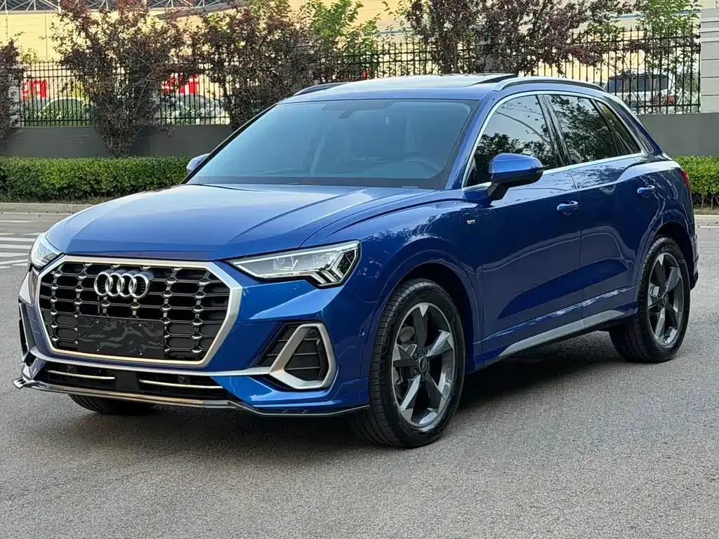 Audi Q3 — фото 1