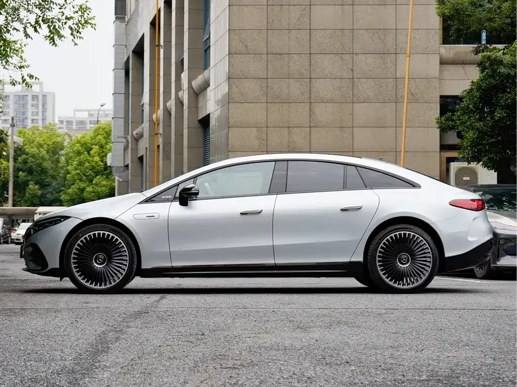 Mercedes-Benz EQS AMG — фото 2