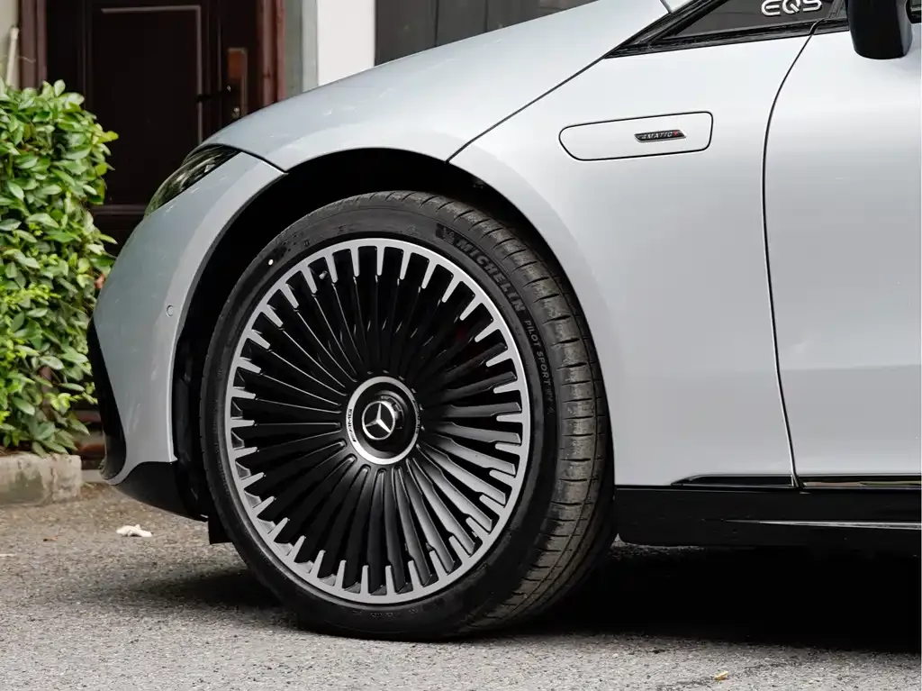 Mercedes-Benz EQS AMG — фото 7