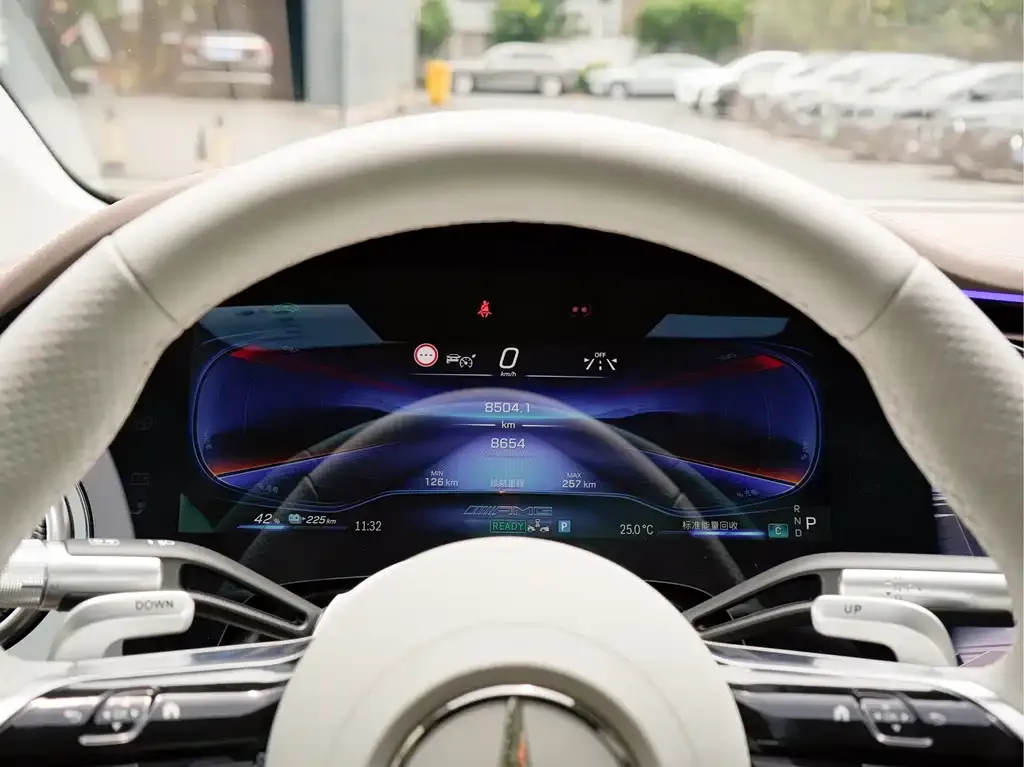 Mercedes-Benz EQS AMG — фото 6