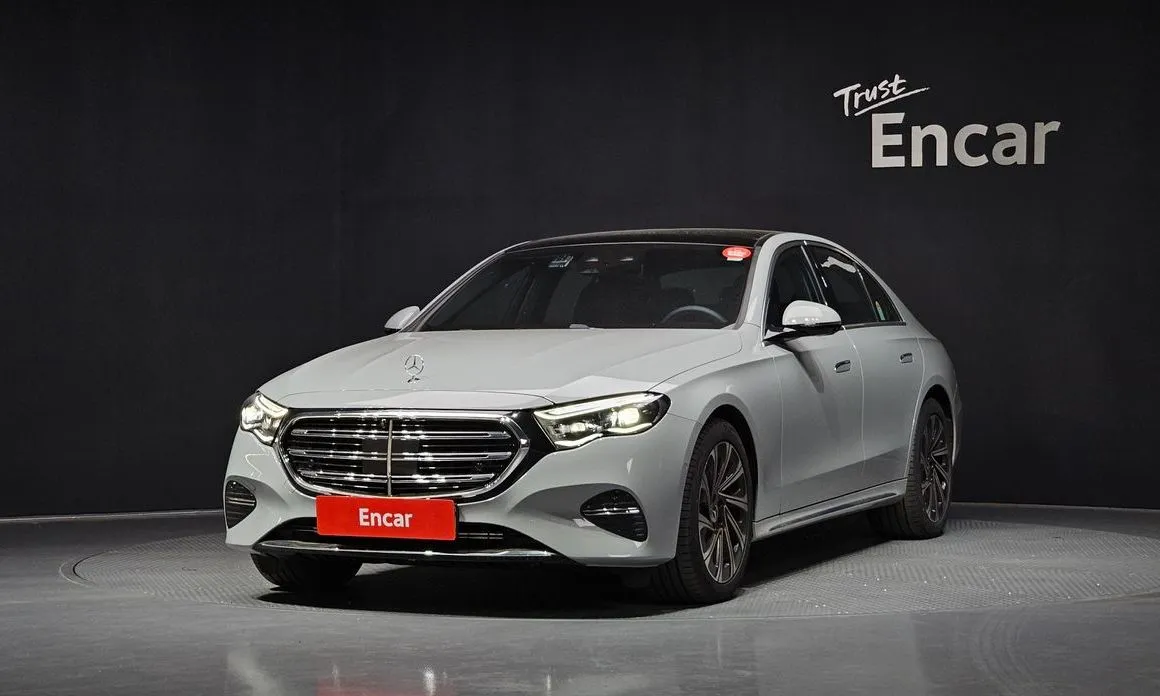 Mercedes-Benz E-Class — фото 1