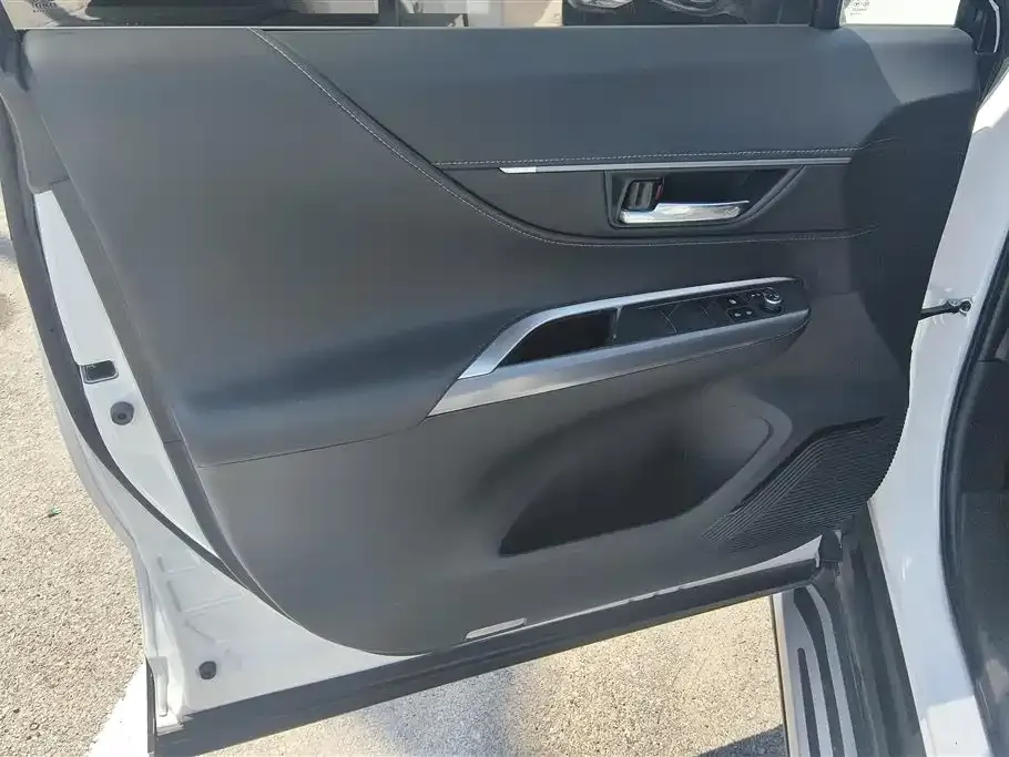 Toyota Harrier — фото 4