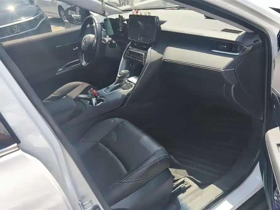 Toyota Harrier — фото 2