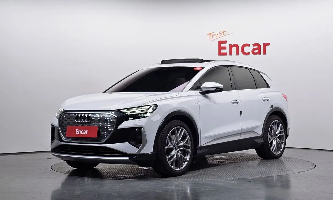 Audi Q4 e-tron — фото 1