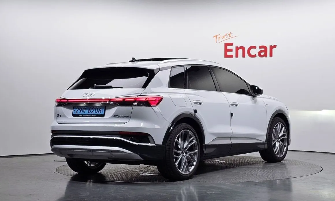 Audi Q4 e-tron — фото 4