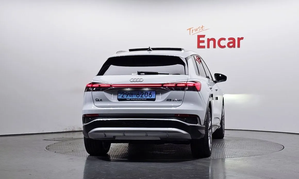 Audi Q4 e-tron — фото 3