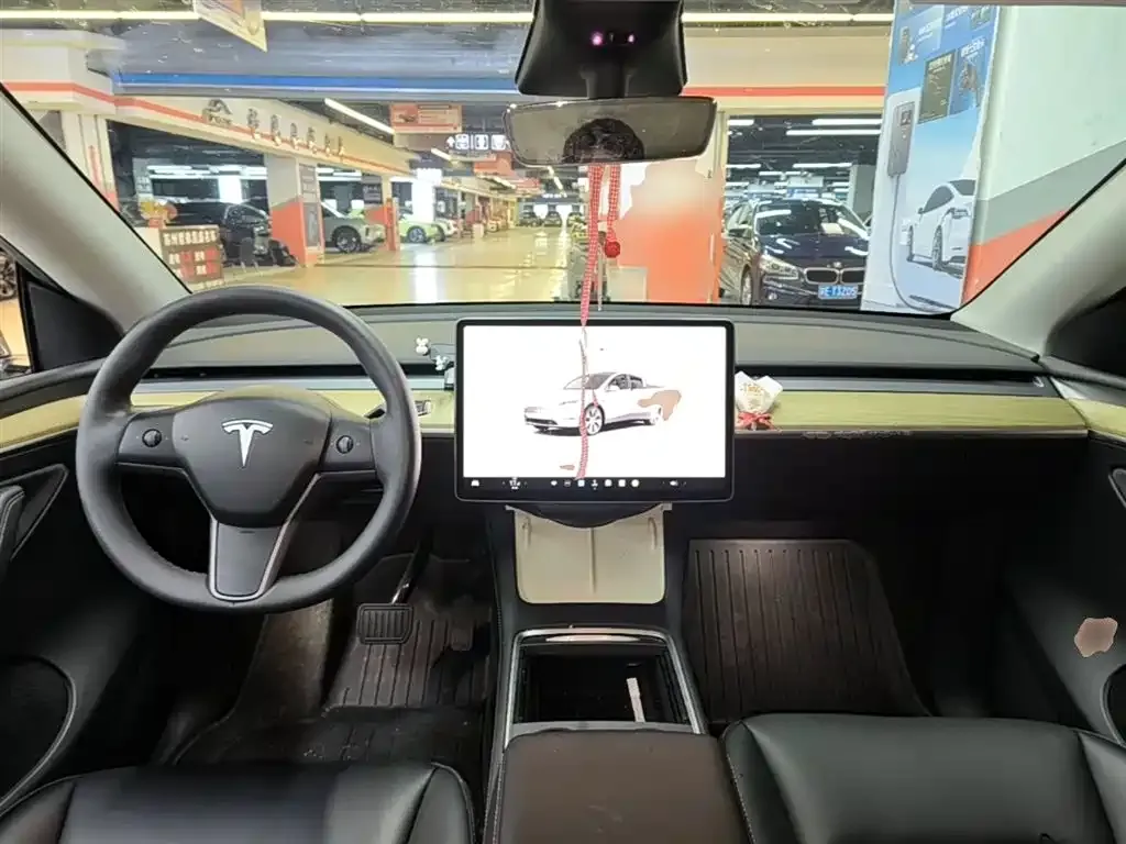 Tesla Model Y — фото 6