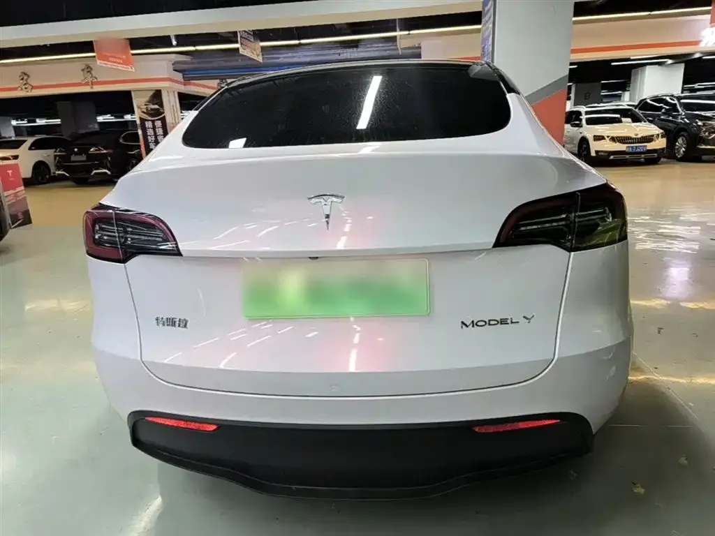 Tesla Model Y — фото 7