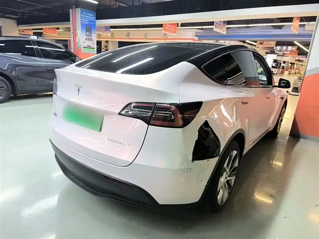 Tesla Model Y — фото 9