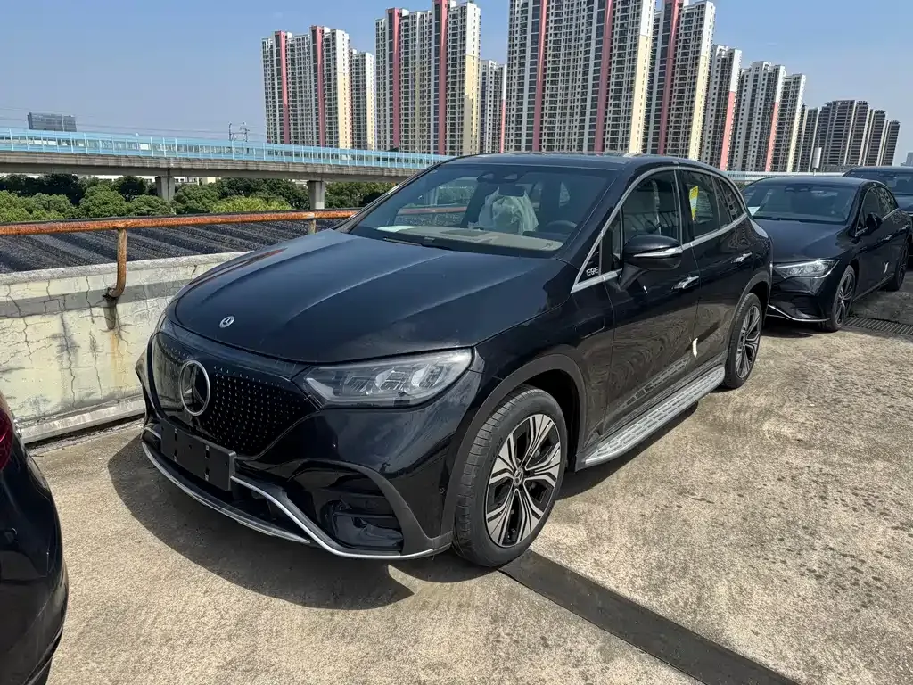 Mercedes-Benz EQE SUV — фото 1
