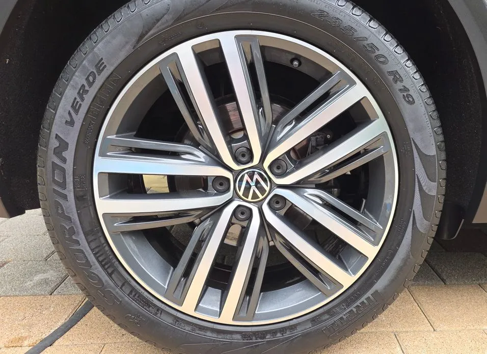 Volkswagen Tiguan — фото 9