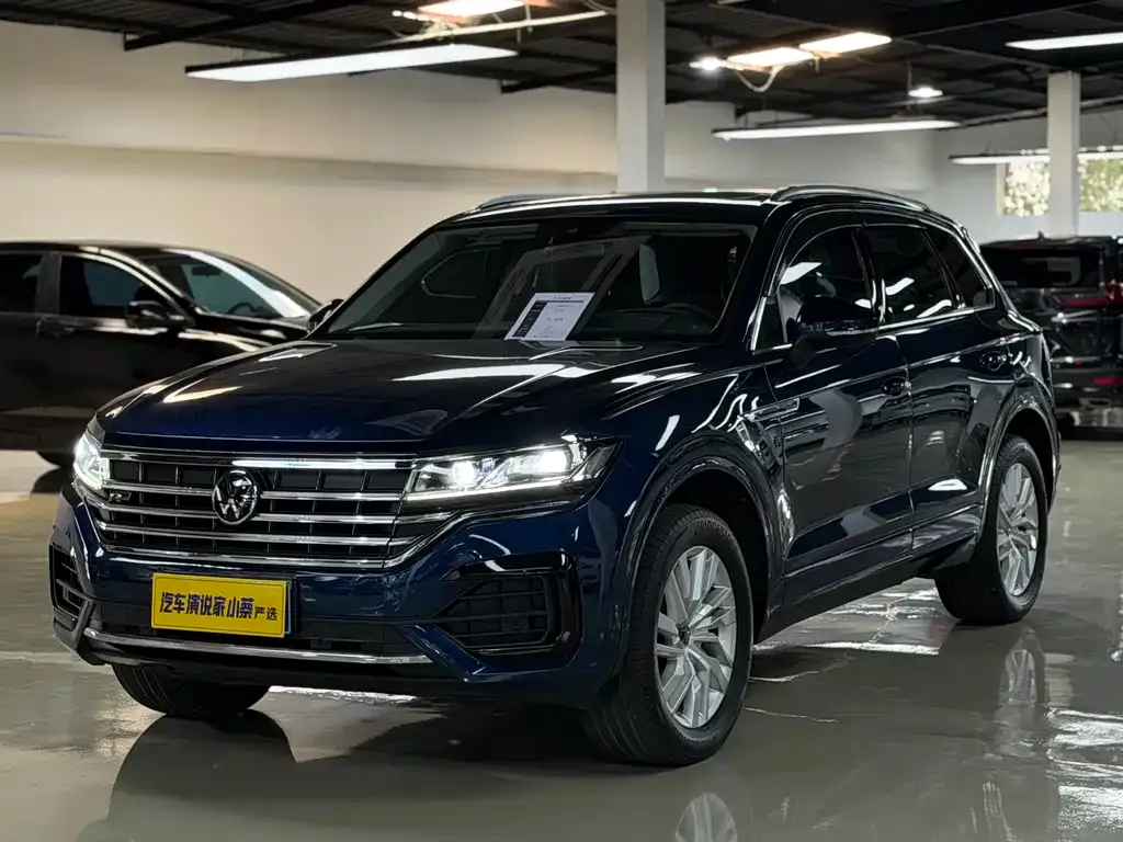Volkswagen Touareg — фото 1