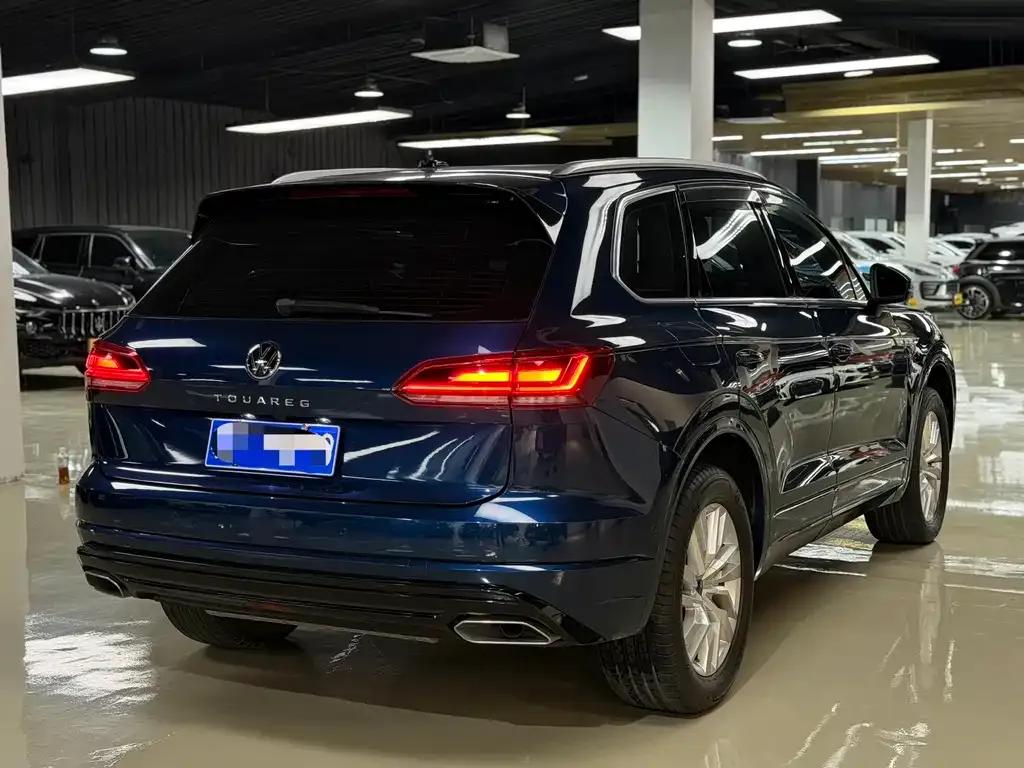 Volkswagen Touareg — фото 10