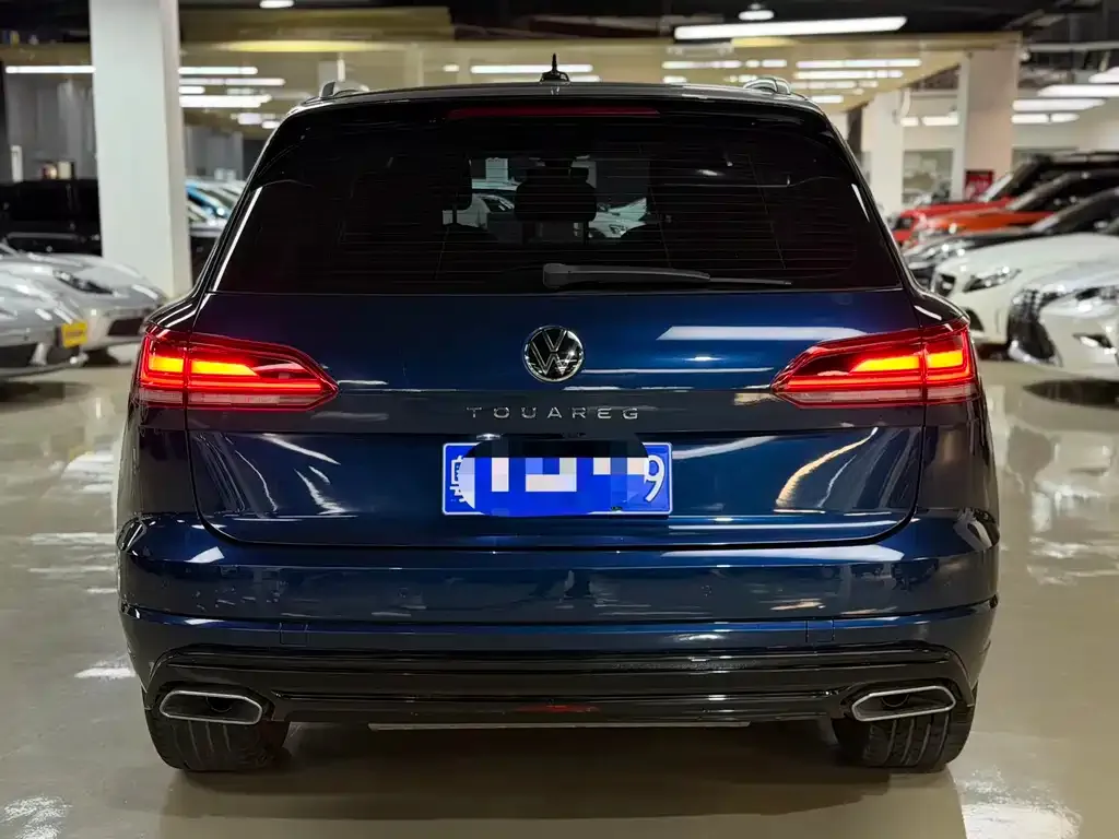 Volkswagen Touareg — фото 7