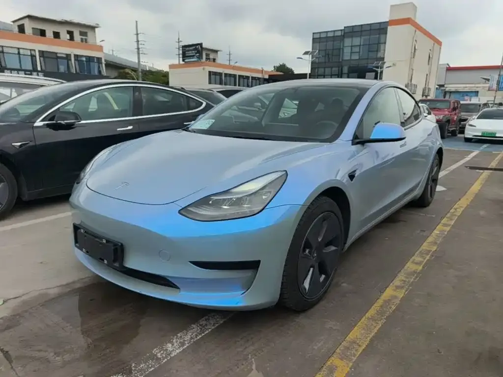 Tesla Model 3 — фото 1