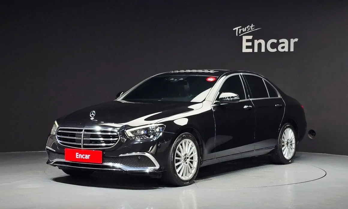 Mercedes-Benz E-Class — фото 1
