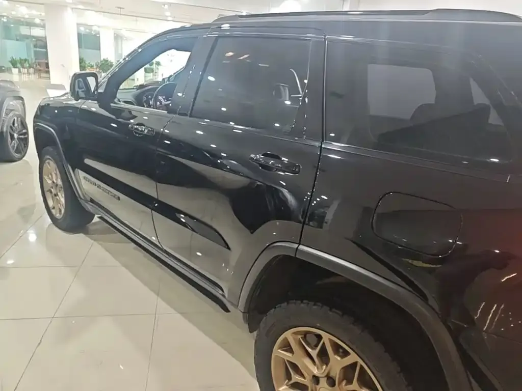 Jeep Grand Cherokee (Import) — фото 9