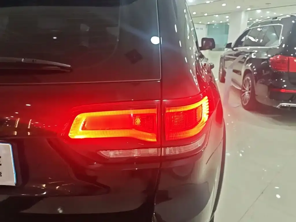 Jeep Grand Cherokee (Import) — фото 8
