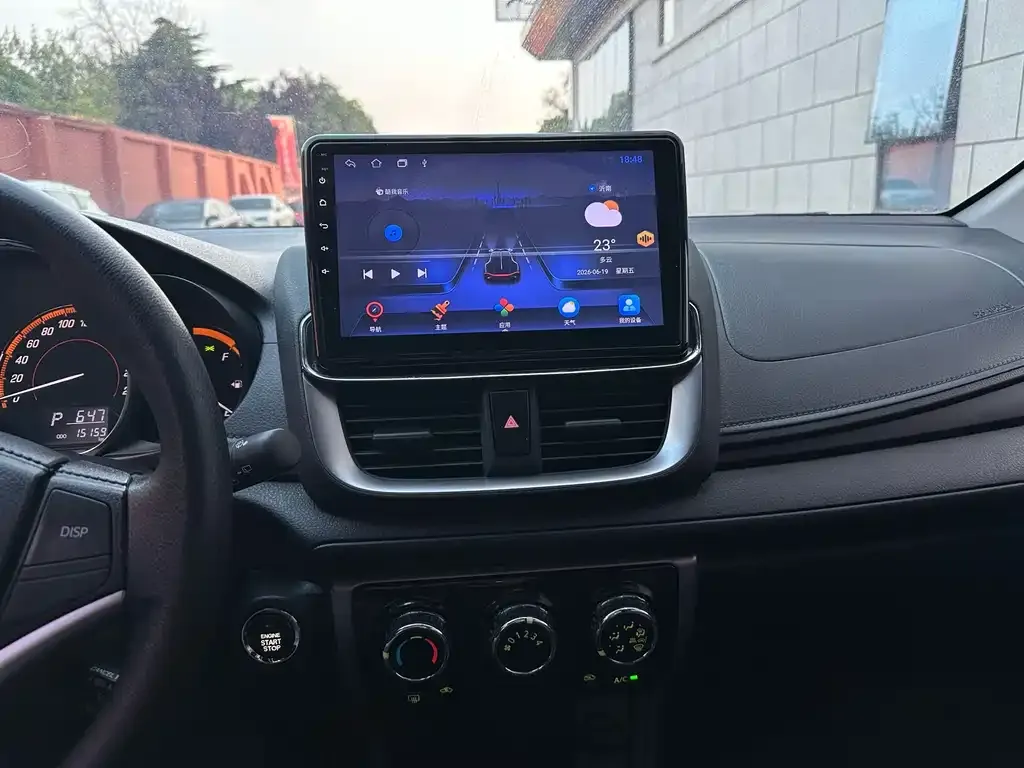 Toyota Yaris L — фото 10