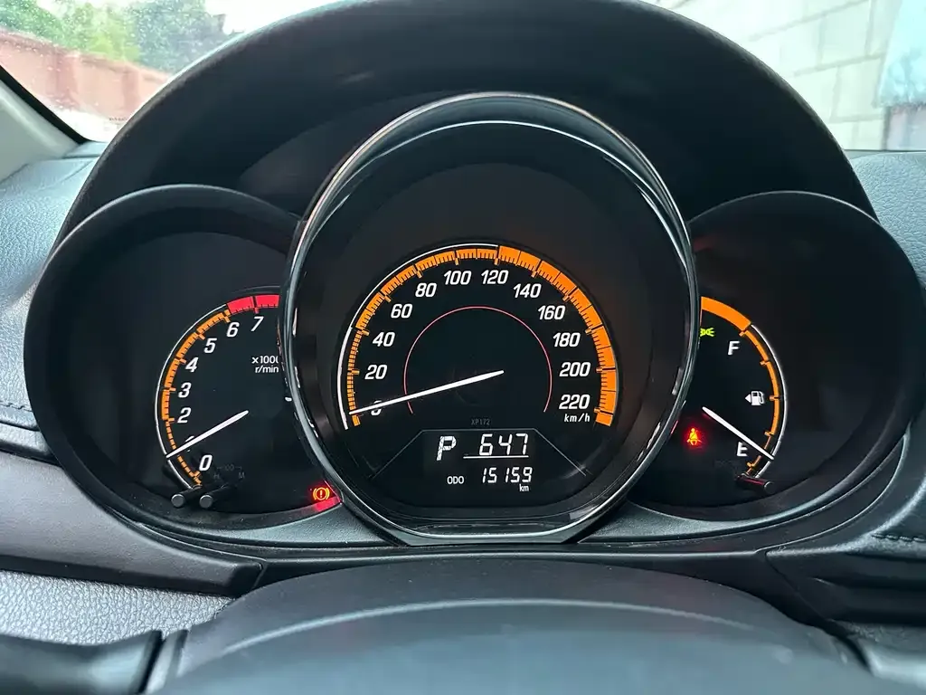 Toyota Yaris L — фото 8