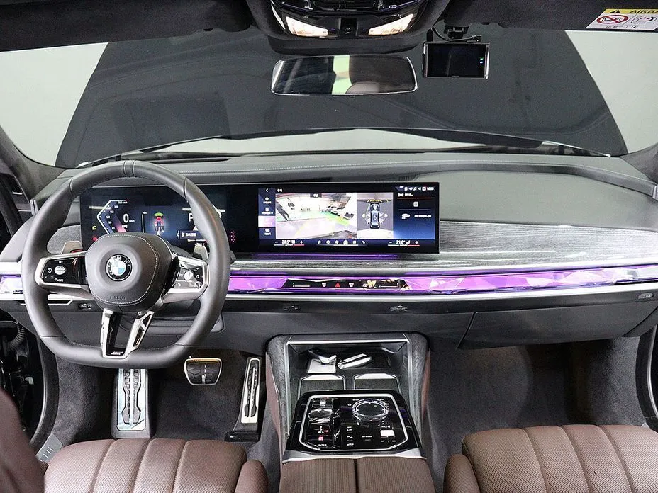 BMW 7-Series — фото 10
