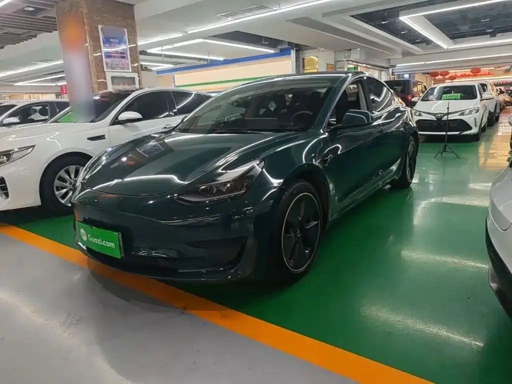 Tesla Model 3 — фото 1