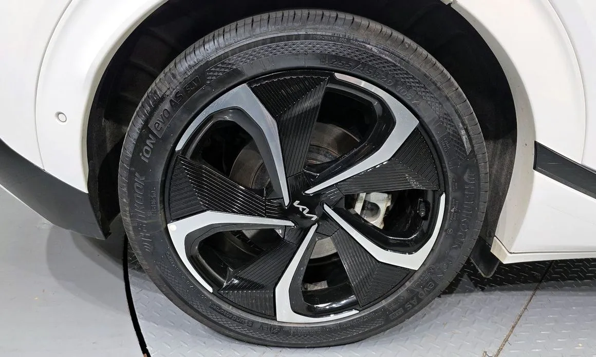 Kia EV6 — фото 8