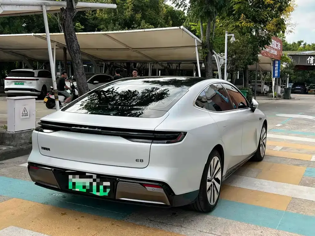 Geely Galaxy E8 — фото 8
