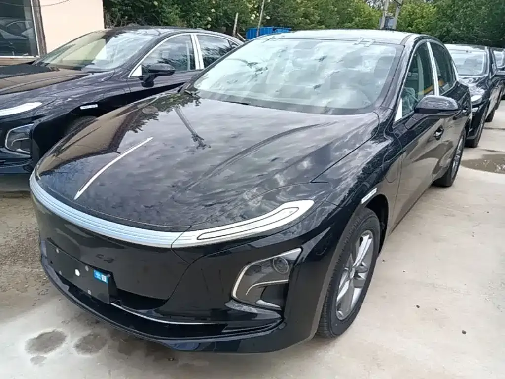 Hongqi E-QM5 — фото 1