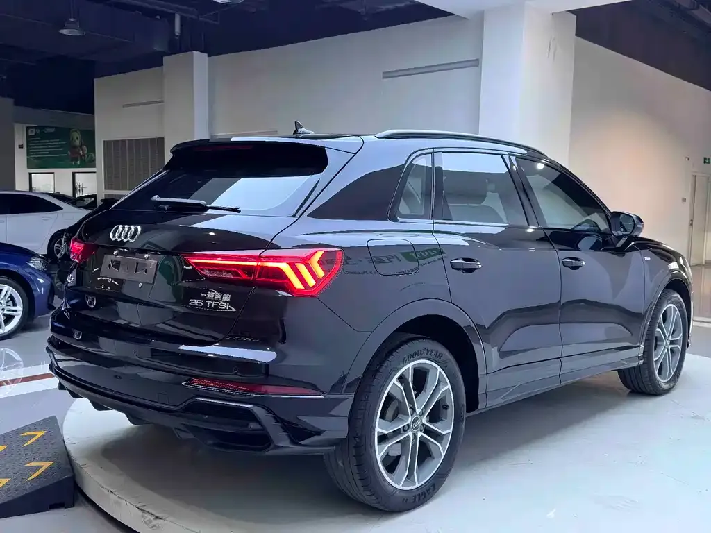Audi Q3 — фото 10