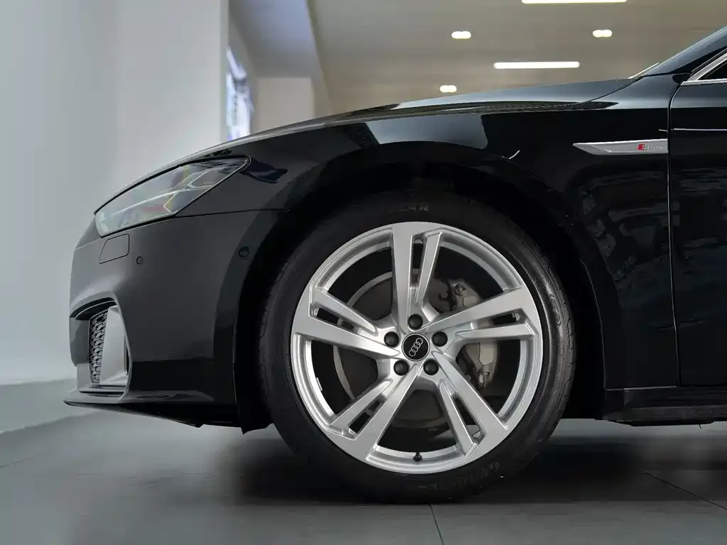 Audi A7L — фото 2
