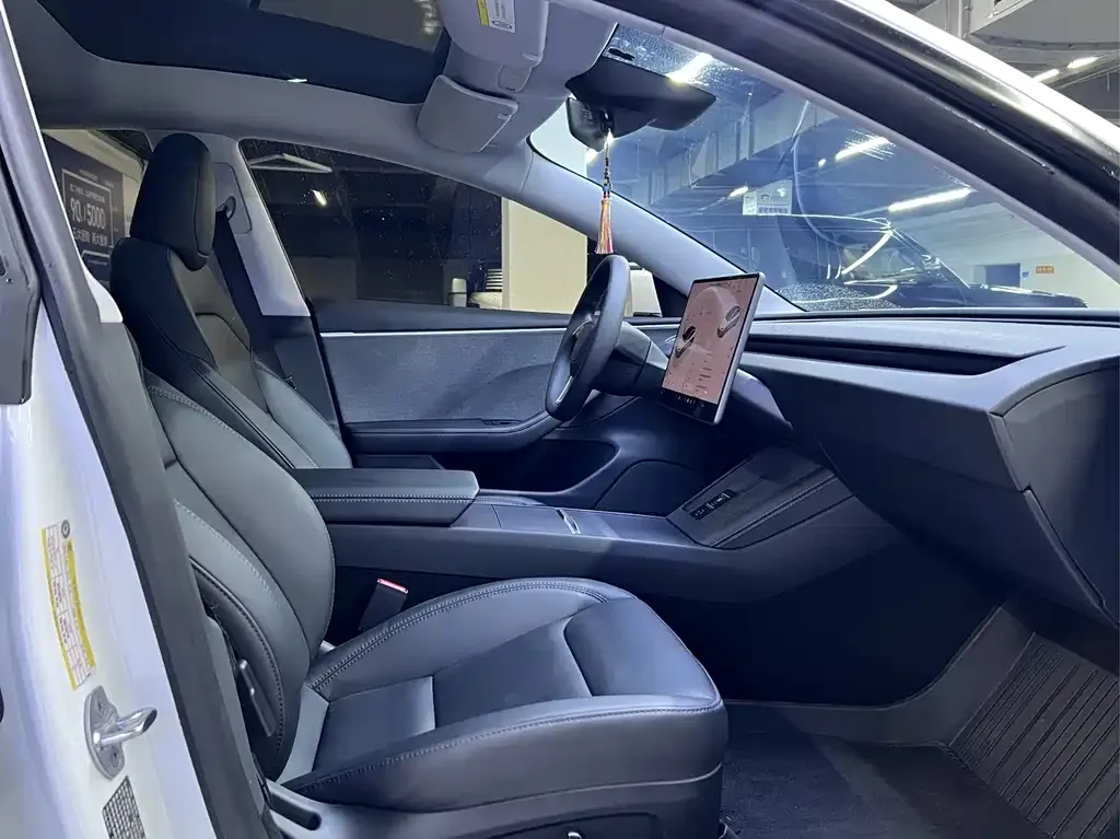 Tesla Model 3 — фото 4