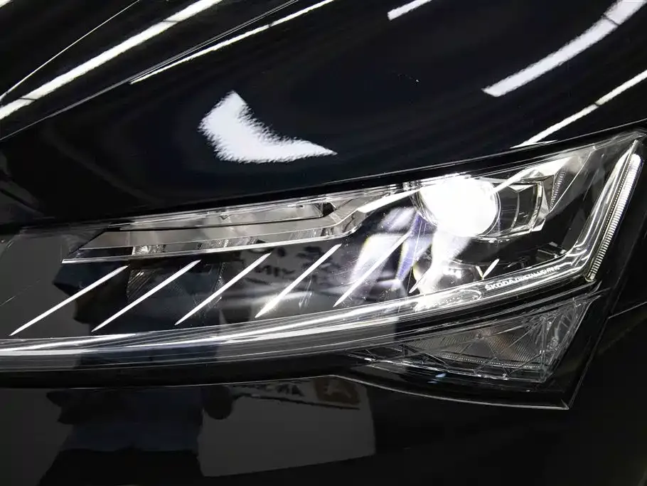 Skoda Superb — фото 8