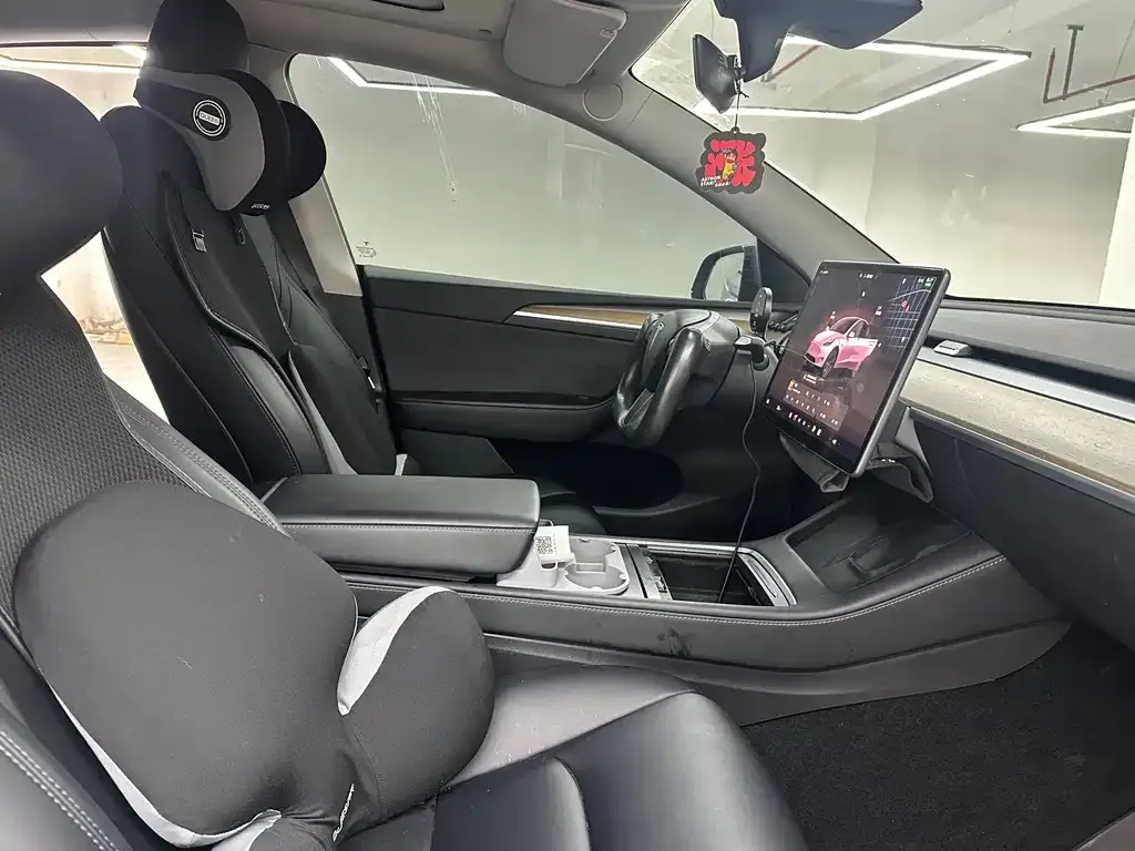 Tesla Model Y — фото 6